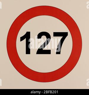 Illustration des Straßenverkehrszeichens 'maximum Geschwindigkeit 127 km pro Stunde' Banque D'Images