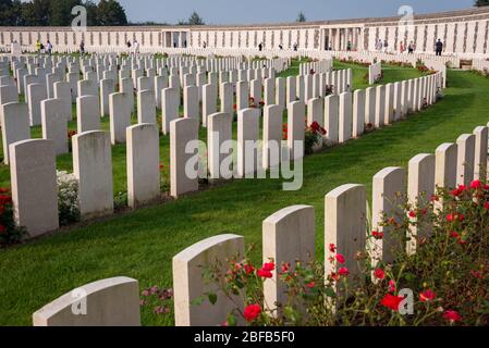 Tyne Cot, Belgique - septembre 2014 : cimetière britannique et pierres tombales de la première Guerre mondiale Banque D'Images