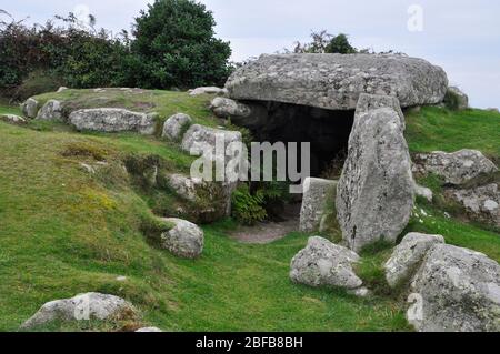 Bants Carn, tombe de l'âge de bronze une tombe d'entrée néolithique tardive, au-dessus du village de Halangy sur St Marys, Iles de Scilly, Cornwall.UK Banque D'Images