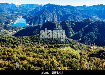 La vallée du réservoir de Baells (près de Berga, Catalogne, Espagne). Banque D'Images