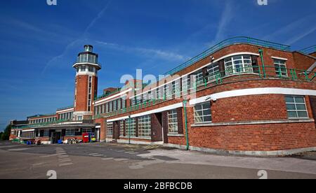 Speke aérodrome Building, Crowne Plaza Liverpool John Lennon Airport Hotel, Art déco hôtel rénové avec avion vintage, Speke, L 24 8 Q. Banque D'Images