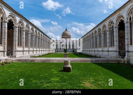 Le Campo Santo ou Camposanto Monumentale di Pisa sur la Piazza del Duomo Banque D'Images