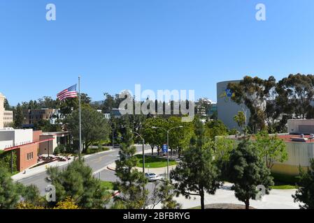 IRVINE, CALIFORNIE - 16 AVRIL 2020: Aperçu d'une partie du campus de l'Université de Californie Irvine, UCI. Banque D'Images