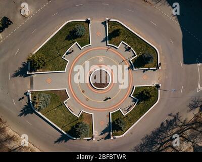 Petite place à l'intersection de la route dans le quartier historique de Voronezh, vue de dessus Banque D'Images