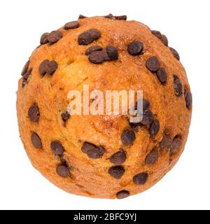 Muffins avec copeaux de chocolat isolés sur fond blanc. Banque D'Images