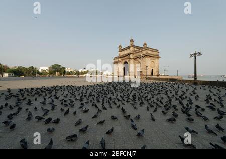 Routes désertes et circulation très minimale à la porte de l'Inde, à Mumbai en raison de la pandémie de Covid 19. Banque D'Images