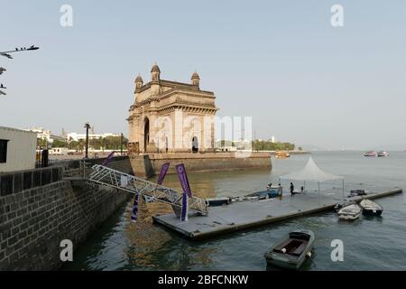 Routes désertes et circulation très minimale à la porte de l'Inde, à Mumbai en raison de la pandémie de Covid 19. Banque D'Images