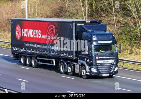 Howdens Joenisery ; camions de livraison Haulage, camion, transport, camion, transporteur de fret, véhicule, transport commercial européen, industrie, M6 à Manchester, Royaume-Uni Banque D'Images