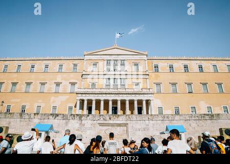 Athènes, Grèce - 6 août 2019 : changement de la cérémonie de garde dans le bâtiment du Parlement grec Banque D'Images