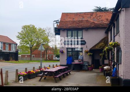 Kesgrave, Suffolk, Royaume-Uni - 18 avril 2020: Le Bell Inn a été temporairement renommé Winchester Arms après le film zombie Shaun of the Dead. Banque D'Images