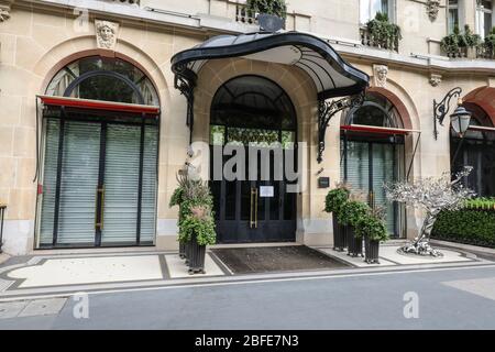 CORONAVIRUS : LES CÉLÈBRES HÔTELS DE LUXE SONT TEMPORAIREMENT FERMÉS À PARIS Banque D'Images