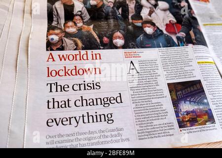 « un monde en état de verrouillage, la crise qui a tout changé », a publié le journal Guardian à l'intérieur de la page avril 2020 Londres Angleterre Royaume-Uni Banque D'Images