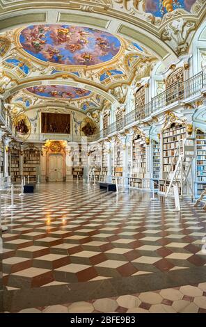 Bibliothèque absolument unique à l'abbaye d'Admont, Autriche Banque D'Images