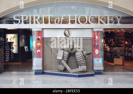 Toronto, Canada - 29 juin 2011 : entrée de la boutique de souvenirs par le Temple de la renommée du hockey. Banque D'Images