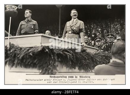 Adolf Hitler Reichsparteitag 1933 Archive propagande photo d'époque des gens Le chancelier Adolf Hitler en uniforme militaire avec le brassard de la croix gammée et Le dirigeant de la jeunesse Baldur von Schirach devant Hitler Jeunesse dans le stade Reichsparteitag 1933 à Nurnberg Allemagne nazie Banque D'Images