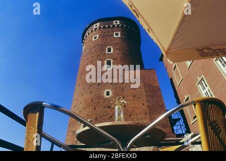 La tour Sandomierska, qui fait partie des fortifications du château royal de Wawel à Cracovie, Cracovie, Pologne Banque D'Images