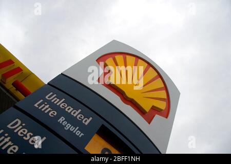 Une station-service Shell, Cambridge. Banque D'Images