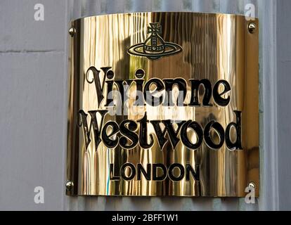 Tourné à l'extérieur de Vivienne Westwood Store, Conduit Street Londres Banque D'Images