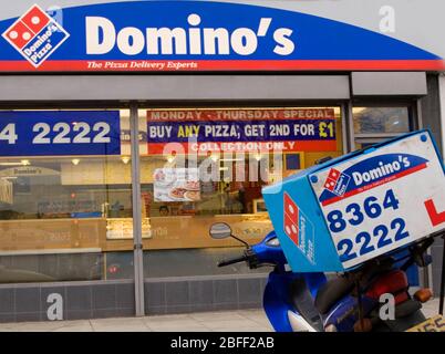 L'image montre un magasin à emporter Domino's Pizza dans le nord de Londres Banque D'Images