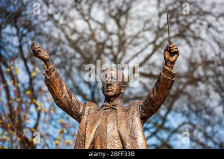 Statue de Gustav Holst dans les jardins impériaux, Cheltenham Spa, Gloucestershire Banque D'Images