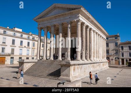 L'ancien temple romain de la Maison carrée à Nîmes, France, Europe Banque D'Images