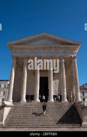 L'ancien temple romain de la Maison carrée à Nîmes, France, Europe Banque D'Images
