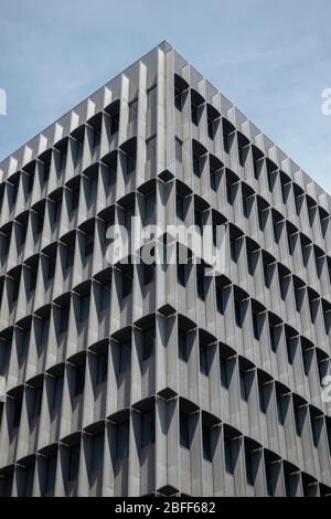 Drab gris plat architecture anonyme des photos de blocky bureau rétro brutaliste des tours de bureaux des années 60 dans le centre-ville de Los Angeles Banque D'Images
