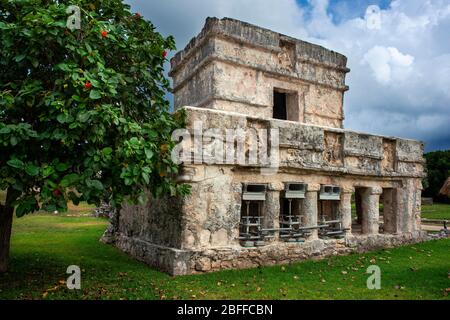 Ruines du temple maya à Tulum, Quintana Roo, Yucatan, Mexique. Tulum est le site d'une ville fortifiée maya précolombienne qui a servi de ma Banque D'Images