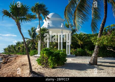 Dôme pour mariage au Grand Palladium White Sand Resort and Spa sur la Riviera Maya, la péninsule du Yucatan, Quintana Roo, la côte des Caraïbes, Mexique Banque D'Images