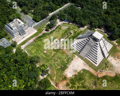 Vue aérienne de la Ruin maya de Chichen Itza site archéologique Yucatan Peninsula, Quintana Roo, côte des Caraïbes, Mexique Banque D'Images