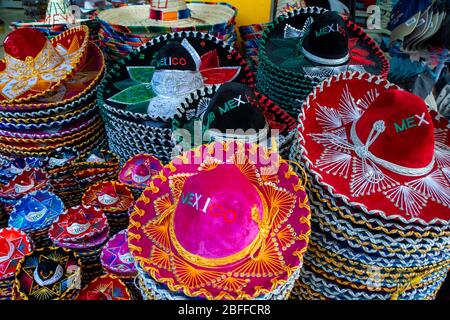 Le Mexique chapeaux souvenirs dans une boutique de la 5ème avenue de Playa del Carmen, Riviera Maya, Quintana Roo, Mexique. Banque D'Images