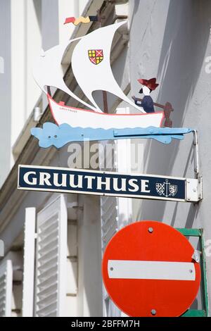 Panneau pour le musée Gruuthuse sur Mariestraat,Bruges,Flandre Occidentale,Belgique,Europe Banque D'Images