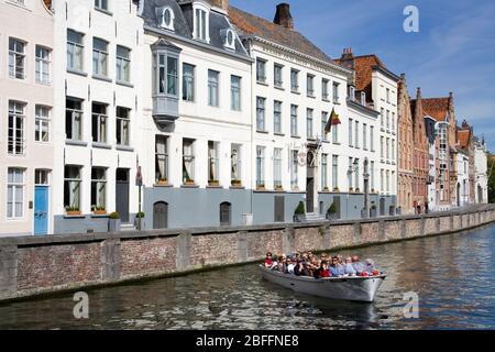 Bâtiments gothiques sur Spiegelrei,Bruges,Flandre Occidentale,Belgique,Europe Banque D'Images