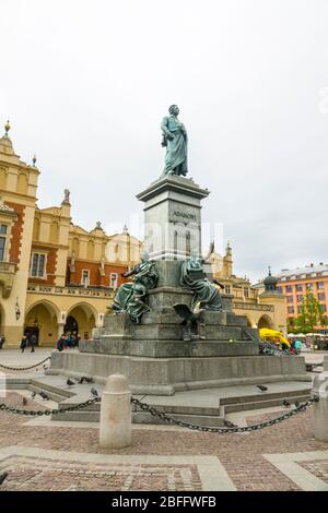 Adam Mickiewicz Monument Main Market Square Cracovie Pologne Cloth Market Banque D'Images