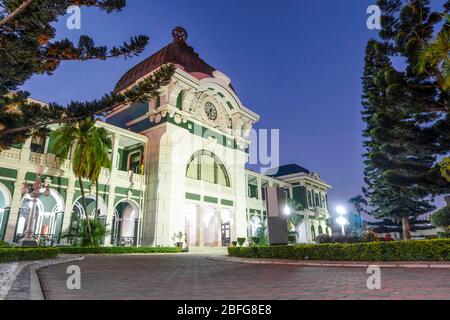 Gare historique au crépuscule, Maputo, Mozambique Banque D'Images