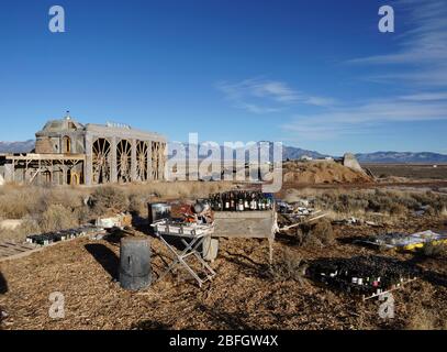 Taos USA - 8 janvier 2015 - Communauté de biotecture des navires de séisme dans le désert près de Taos New Mexico Banque D'Images