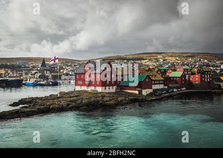 Tinganes, la vieille région de la capitale, Tórshavn, entourée par le port. Îles Féroé Banque D'Images