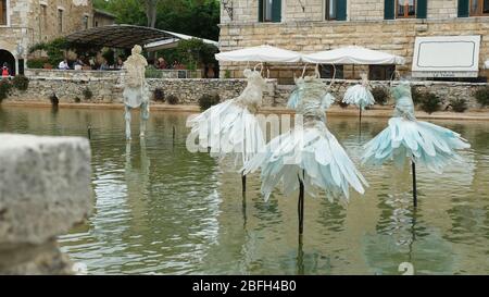 'Le jardin secret' de l'artiste Davide Dall'Osso dans l'ancien bain thermal de Bagno Vignoni. Banque D'Images