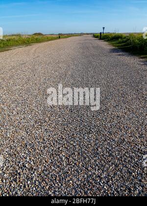 Parking abandonné dans la ville balnéaire d'Aldeburgh, Suffolk, Royaume-Uni en raison de la fermeture de la ville pendant la pandémie de coronavirus Banque D'Images