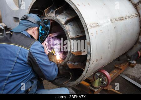 soudeurs travaillant à l'usine en métal Banque D'Images