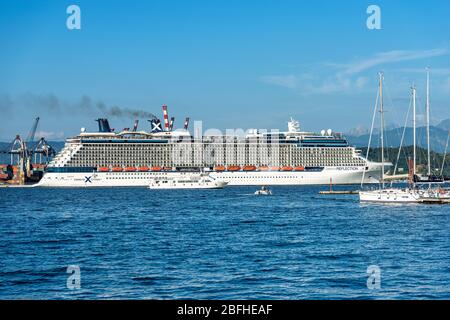 Bateau de croisière de la compagnie Celebrity X Cruise, Celebrity Reflection, au départ du port de la Spezia en Ligurie, Italie, Europe Banque D'Images