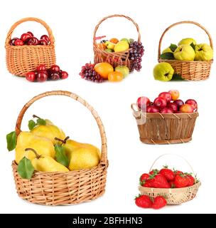 Collage de fruits dans un panier en osier isolé sur blanc Banque D'Images