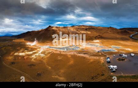 Vue aérienne de la zone géothermique de Hverir près du lac Myvatn en Islande Banque D'Images