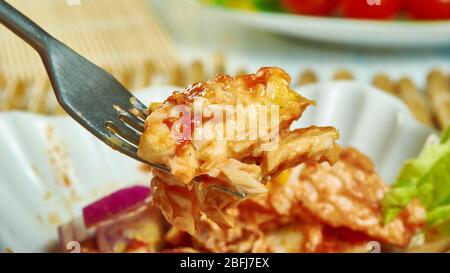 ASA Tibs - poisson de sauté éthiopien, la morue est marinée dans le jus de citron vert avant de frire humide dans les épices et les tomates. Banque D'Images