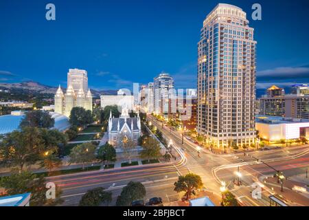 Salt Lake City, Utah, USA Centre-ville paysage urbain plus de Temple Square au crépuscule. Banque D'Images