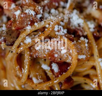 Plat principal classique italien, spaghetti à la carbonara. Recette traditionnelle Banque D'Images