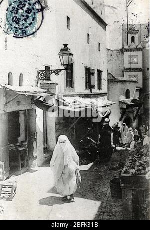 Vue de la rue Kleber dans la Casbah d'Alger en Algérie (vue sur une rue de la Kasbah à Alger, Algérie) carte postale vers 1905 Collection privee Banque D'Images