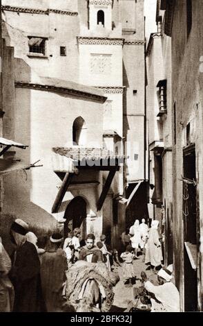 Vue de la Casbah d'Alger en Algérie (vue sur une rue de la Kasbah à Alger, Algérie) carte postale vers 1905 Collection privee Banque D'Images