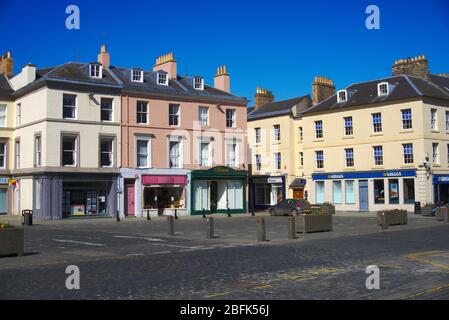 Coin nord-ouest de la place de Kelso, avec Horsemarket Street au premier plan. Banque D'Images