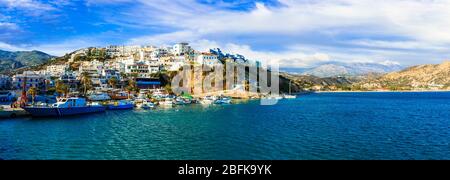 Magnifique village d'Agia Galini, vue panoramique, Crète, Grèce. Banque D'Images